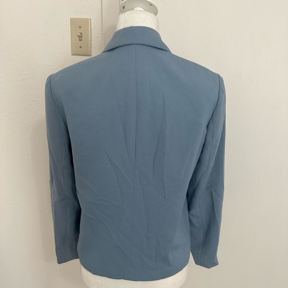 Joan Leslie, baby blue blazer size 6P - Picture 3 of 6